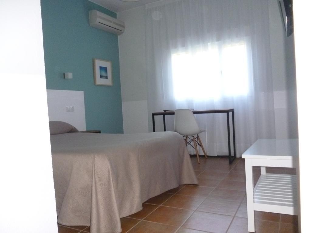 Hostal Las Cumbres Кониль-де-ла-Фронтера Экстерьер фото