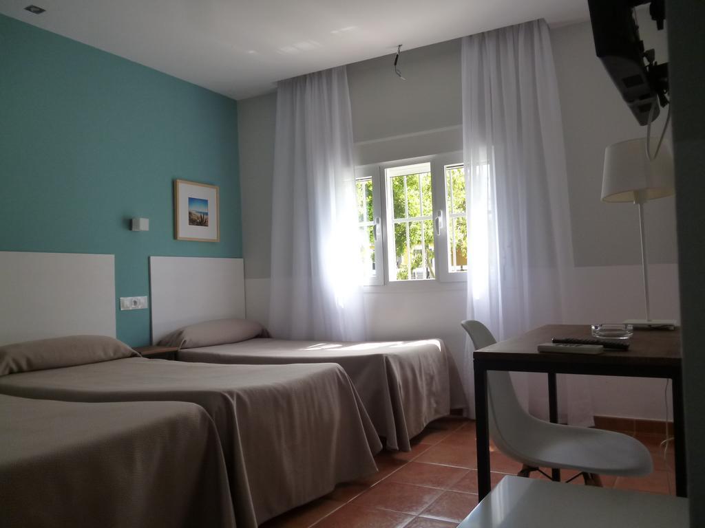 Hostal Las Cumbres Кониль-де-ла-Фронтера Экстерьер фото